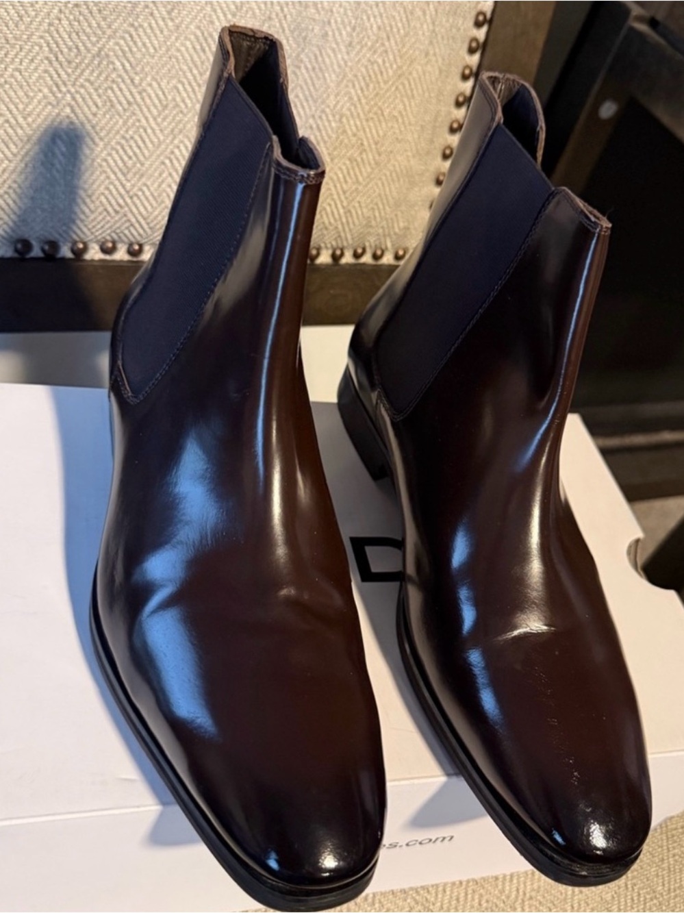 EXPRESS Men's Dark Brown Chelsea Boots - Sleek Leather Slip-On SIZE 8.5